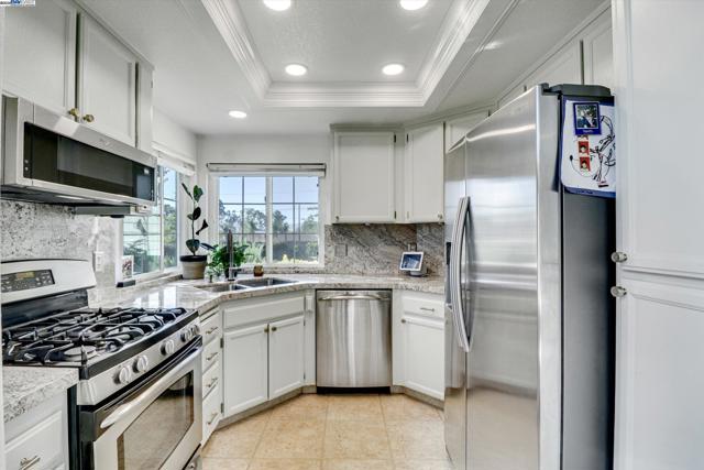 3948 Inverness, Livermore CA: https://media.crmls.org/mediaz/ed1742d3-814b-4199-96ce-a47a0e570871.jpg