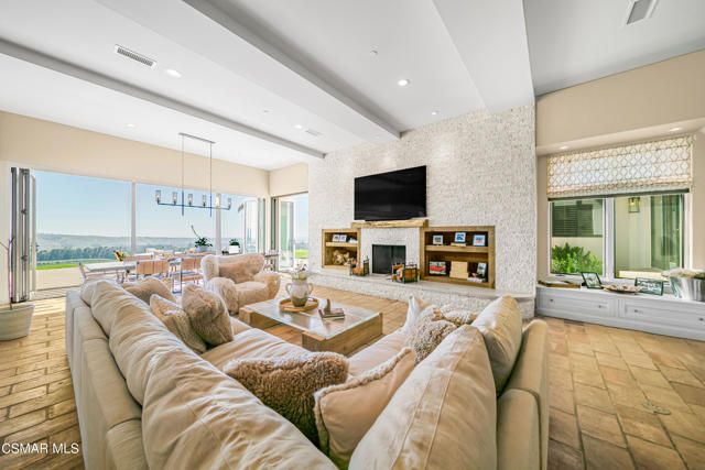 1451 E La Loma Avenue, Somis CA: https://media.crmls.org/mediaz/ed175212-95e7-4ed6-9cbf-ac485e0bd141.jpg