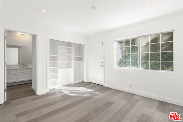 3217 Hutton Drive, Beverly Hills CA: https://media.crmls.org/mediaz/ed18cca1-eccd-481e-9b39-c37d0a3a56c0.jpg