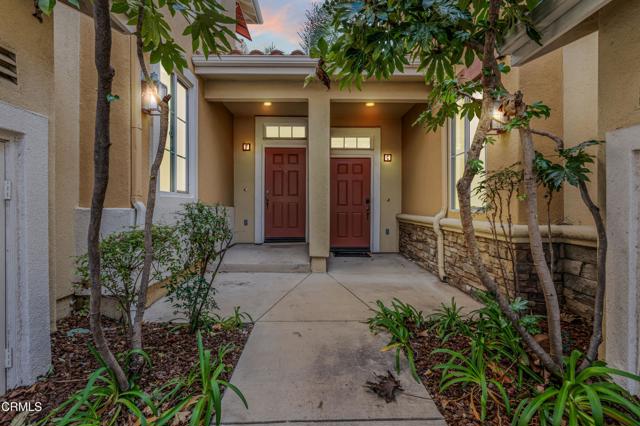 Detail Gallery Image 2 of 50 For 2916 Esperanza Way #F,  Simi Valley,  CA 93063 - 4 Beds | 3 Baths