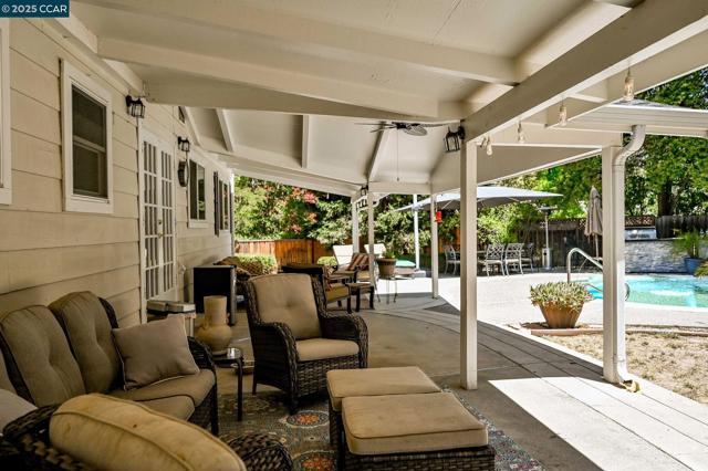 35 Alta Sierra Pl, Alamo CA: https://media.crmls.org/mediaz/ed19c399-f31c-4037-8c9a-963dca01d2bd.jpg