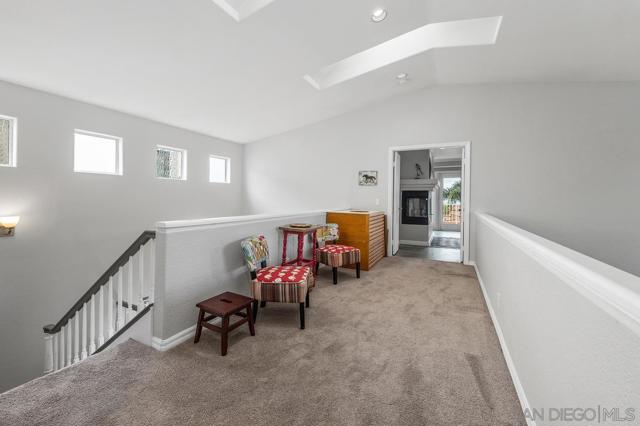 7521 Navigator Circle, Carlsbad CA: https://media.crmls.org/mediaz/ed1a64e7-bf4b-44fc-8609-94ce907dfb33.jpg