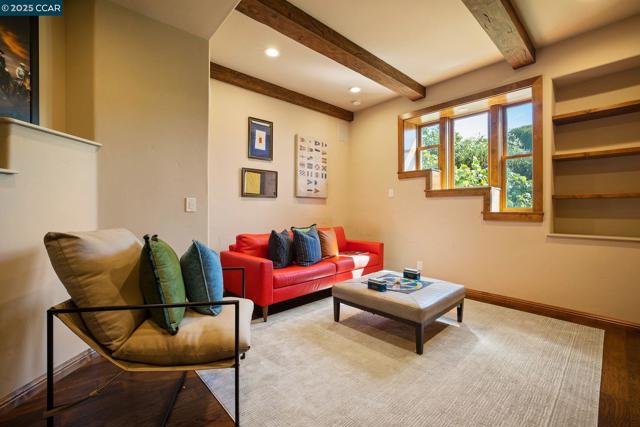 1620 Saint Francis Ct, Benicia CA: https://media.crmls.org/mediaz/ed1aa8af-113f-4c33-b0ba-6c7916cef5bf.jpg