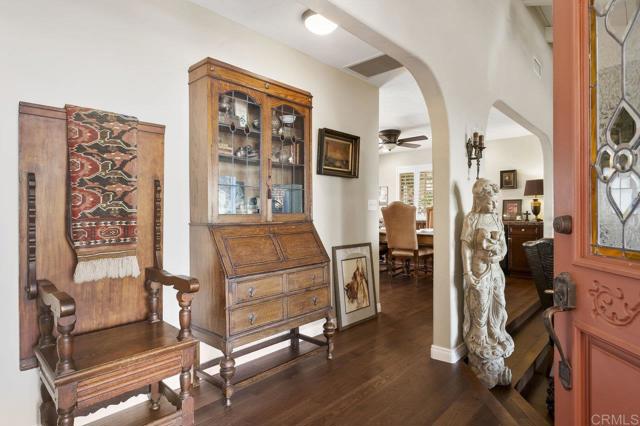 4331 Summit Drive, La Mesa CA: https://media.crmls.org/mediaz/ed1ab230-d56c-453e-82b7-fff59d9524d8.jpg