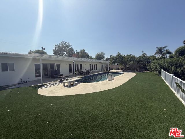 5714 El Canon Avenue, Woodland Hills CA: https://media.crmls.org/mediaz/ed1ab880-66f2-4410-88b6-e2d4f09491a6.jpg