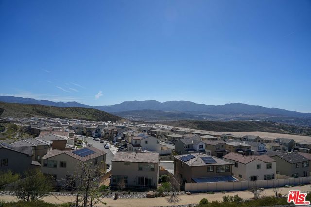 18215 Astro Court, Santa Clarita CA: https://media.crmls.org/mediaz/ed1abafd-d9b5-4c9d-8bd0-dc944f35a907.jpg