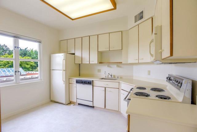 1 Baldwin Avenue, San Mateo CA: https://media.crmls.org/mediaz/ed1adacb-d331-4cc6-a4ca-0a356b9f8c0f.jpg