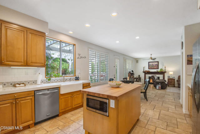 943 Paseo Barona, Camarillo CA: https://media.crmls.org/mediaz/ed1b0066-07e0-4a7f-ab91-a8e1b8ae94b4.jpg
