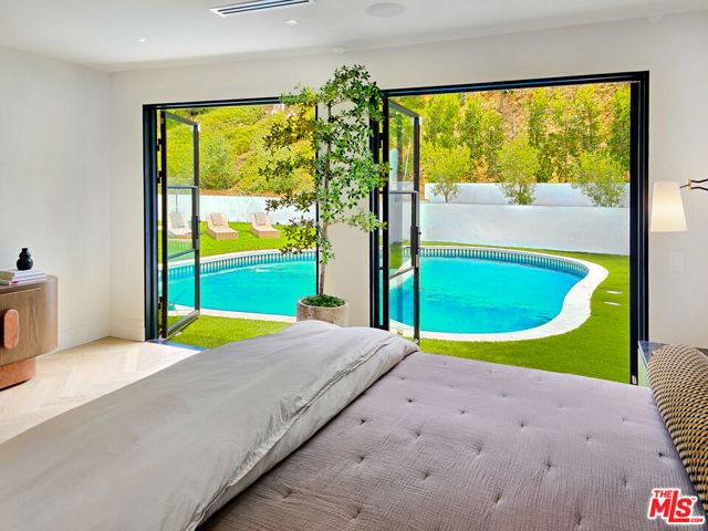 2288 Coldwater Canyon Drive, Beverly Hills CA: https://media.crmls.org/mediaz/ed1b0a9b-04ff-4f2a-8f50-c2d132ad7a99.jpg