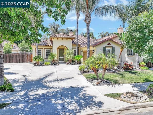 513 Mendota St, Brentwood CA: https://media.crmls.org/mediaz/ed1b5e09-f662-4cbf-bf07-cb414e620265.jpg