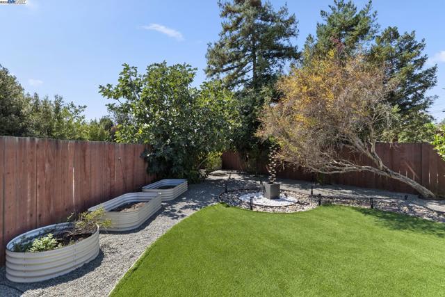 36523 Cherry St, Newark CA: https://media.crmls.org/mediaz/ed1c7917-68e5-4e68-bded-0da5895e6113.jpg