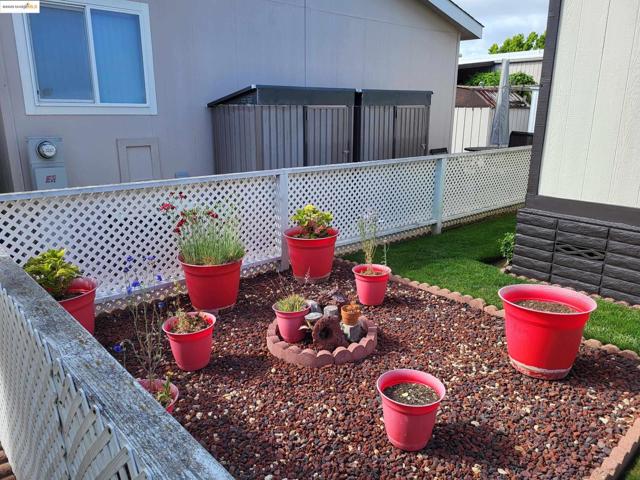 537 Cumana Cir, Union City CA: https://media.crmls.org/mediaz/ed1c87bd-f1c5-499e-9a3c-6742273548a1.jpg