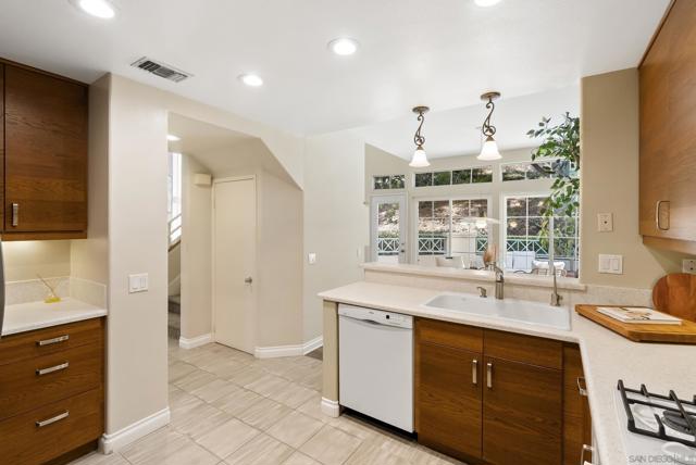 12630 Springbrook Dr, San Diego CA: https://media.crmls.org/mediaz/ed1cc426-4924-46ac-bb35-4d2f8093d389.jpg