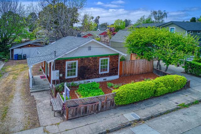 723 Pine Street, Santa Cruz CA: https://media.crmls.org/mediaz/ed1ccb31-cf1c-420c-932b-c00fdbfb129d.jpg