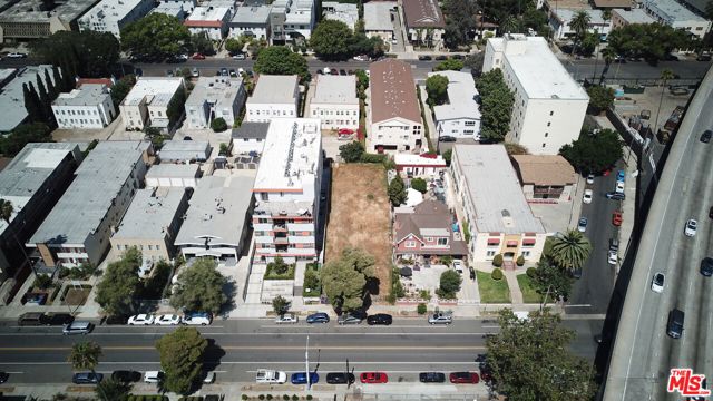 553 N Heliotrope Drive, Los Angeles CA: https://media.crmls.org/mediaz/ed1d407e-d668-4fa0-9157-2141d9bd678f.jpg