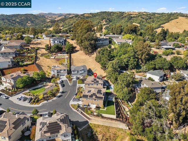 17691 Whisper Ln, Castro Valley CA: https://media.crmls.org/mediaz/ed1da05b-9274-4c5c-9a86-ec2450da372a.jpg