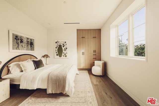 2114 Pier Avenue, Santa Monica CA: https://media.crmls.org/mediaz/ed1db359-63d8-452d-a27e-ee6b53b4d832.jpg