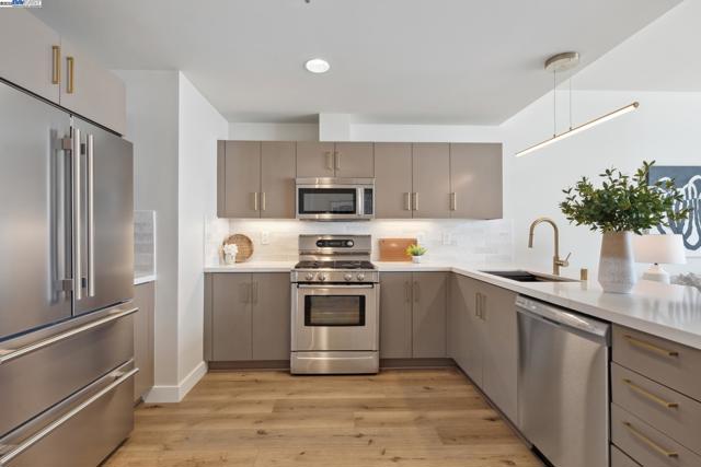 222 Broadway, Oakland CA: https://media.crmls.org/mediaz/ed1e3421-fdef-4338-acae-b212e192d0f2.jpg