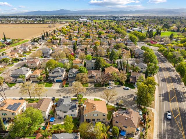 56 Lavender Court, Tracy CA: https://media.crmls.org/mediaz/ed1e938f-d621-4bac-8910-006b273361b0.jpg