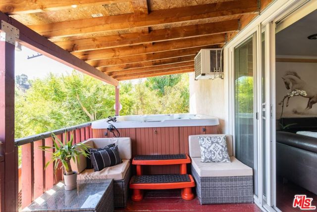 15555 High Knoll Road, Encino CA: https://media.crmls.org/mediaz/ed1ee78a-da5f-40d7-b06b-90202492d141.jpg