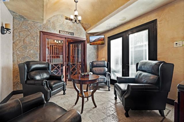 24 Timberview Ct., Danville CA: https://media.crmls.org/mediaz/ed1efbda-387c-44e3-8b2e-a5a213345330.jpg