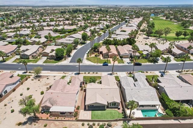 60375 Living Stone Drive, La Quinta CA: https://media.crmls.org/mediaz/ed1fd65b-c491-41a0-aa36-eafcc931d6e1.jpg