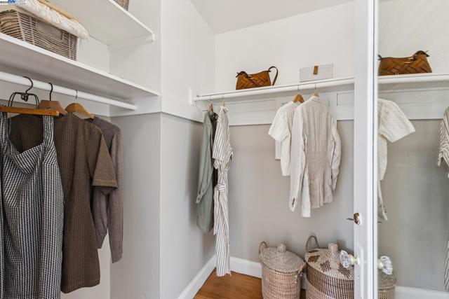 5811 Romany, Oakland CA: https://media.crmls.org/mediaz/ed1ff7da-a1a5-4a11-9e84-8754e3fb8c47.jpg