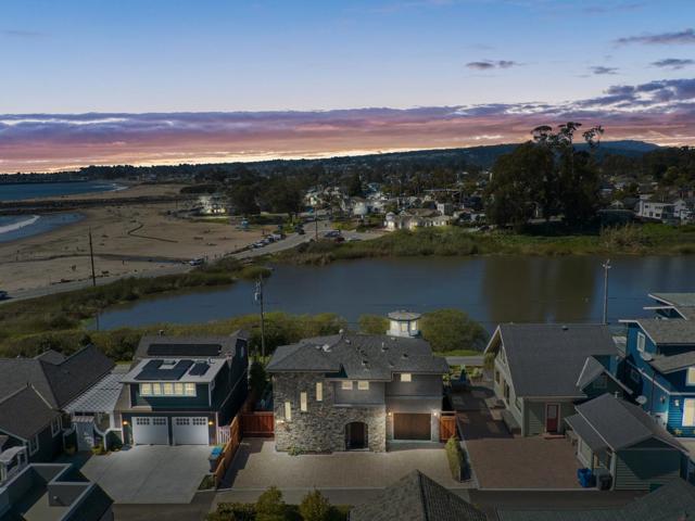 2974 E Cliff Drive, Santa Cruz CA: https://media.crmls.org/mediaz/ed200101-c529-403c-8a4a-808f903b62fa.jpg