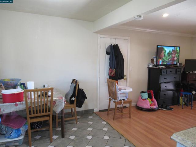 615 15Th St, Richmond CA: https://media.crmls.org/mediaz/ed206228-ccbe-497f-98db-a07a2188ac42.jpg