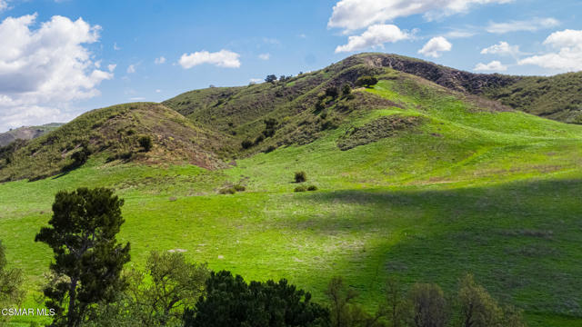 5324 Chesebro Road, Agoura Hills CA: https://media.crmls.org/mediaz/ed2073d2-e551-4a2e-a302-8e4719d05ba2.jpg