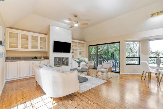 158 Golden Ridge Rd, Alamo CA: https://media.crmls.org/mediaz/ed20d926-2c33-4fe1-b0c6-03d0d8f187a5.jpg