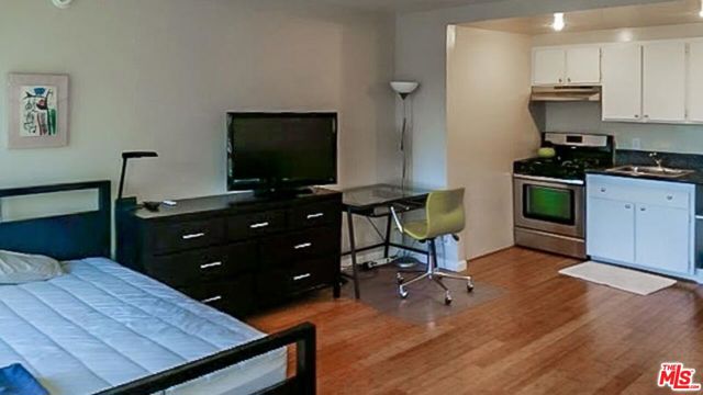 800 W 1st Street, Los Angeles CA: https://media.crmls.org/mediaz/ed216644-8319-4cc2-9feb-a0993b1eda6d.jpg