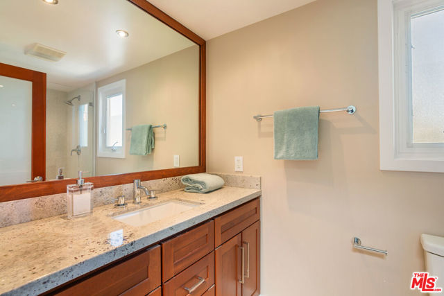 11770 Pacific Coast Highway, Malibu CA: https://media.crmls.org/mediaz/ed21fa32-1d0e-4552-82c5-142e9cddf76c.jpg