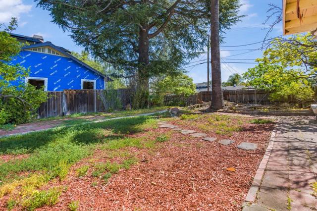 495 Bird Avenue, Los Gatos CA: https://media.crmls.org/mediaz/ed222889-ee10-41c2-b318-794e4d2eaf58.jpg