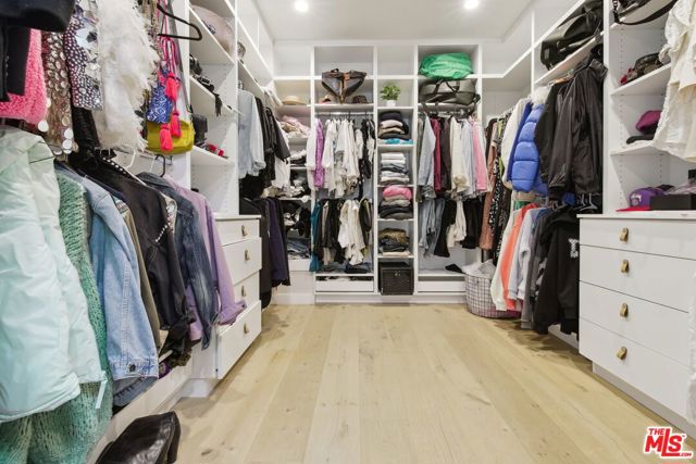 1310 Preston Way, Venice CA: https://media.crmls.org/mediaz/ed234147-3d0a-4f3b-bdaf-982647396d88.jpg