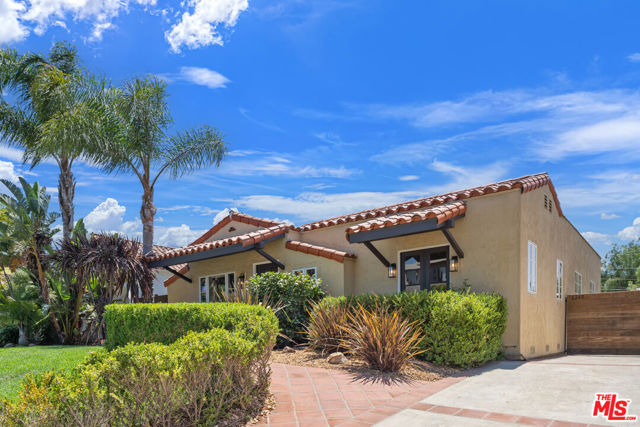 2347 Parnell Avenue, Los Angeles CA: https://media.crmls.org/mediaz/ed2346b8-df3a-4731-9657-d5ddb6401d33.jpg