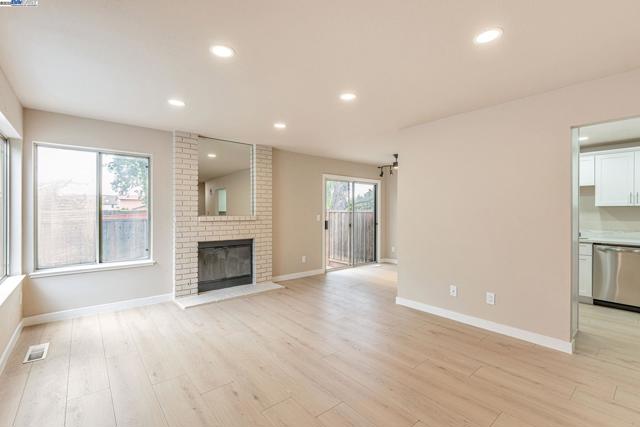 19723 Redwood Rd, Castro Valley CA: https://media.crmls.org/mediaz/ed236ad2-fb80-40ed-8f83-babda1b1e587.jpg