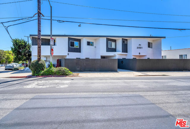 2001 Penmar Avenue, Venice CA: https://media.crmls.org/mediaz/ed2383ea-eead-4fc3-8ada-ddd5d381f838.jpg