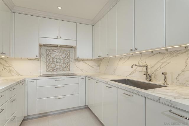 700 Front Street, San Diego CA: https://media.crmls.org/mediaz/ed243c34-87d8-41e0-b5d9-4fa9110c2769.jpg