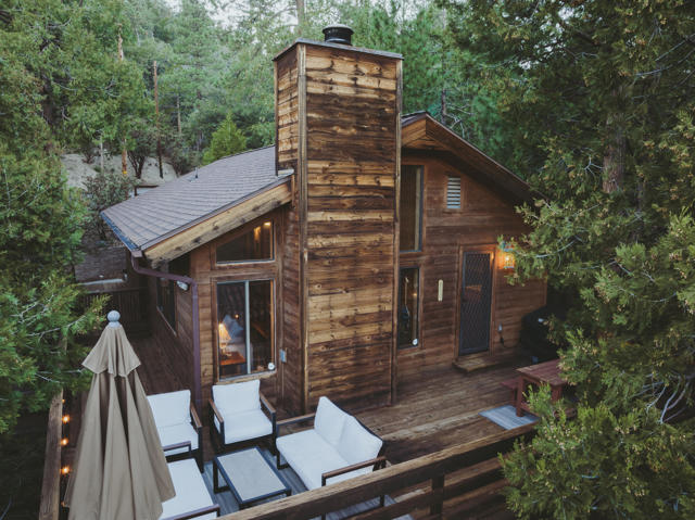 24561 Lakeview Drive, Idyllwild CA: https://media.crmls.org/mediaz/ed2482e5-152e-4e79-aaa4-2e23b9cf20e9.jpg