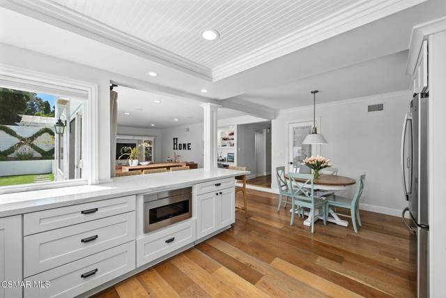 3225 Bear Creek Drive, Newbury Park CA: https://media.crmls.org/mediaz/ed24eabd-567c-4140-ab04-48f95f644703.jpg