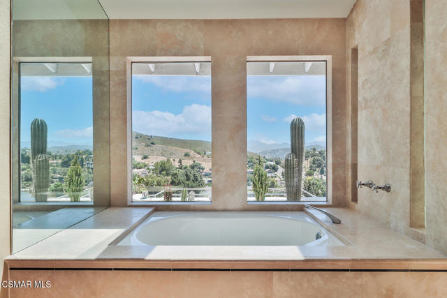 1117 Woodridge Avenue, Thousand Oaks CA: https://media.crmls.org/mediaz/ed252532-2cbd-42a7-bfc0-4b1c8ac25fb5.jpg