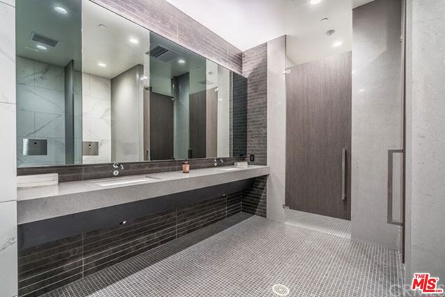 889 Francisco Street, Los Angeles CA: https://media.crmls.org/mediaz/ed255123-5f2f-4040-9bd2-6aa3addb6687.jpg
