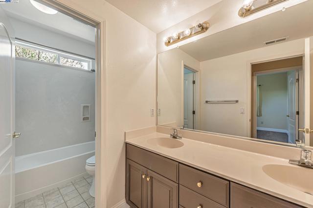 2578 Ridge Crest Ct., Castro Valley CA: https://media.crmls.org/mediaz/ed2592e7-2e15-43d7-a200-07a79603b19a.jpg