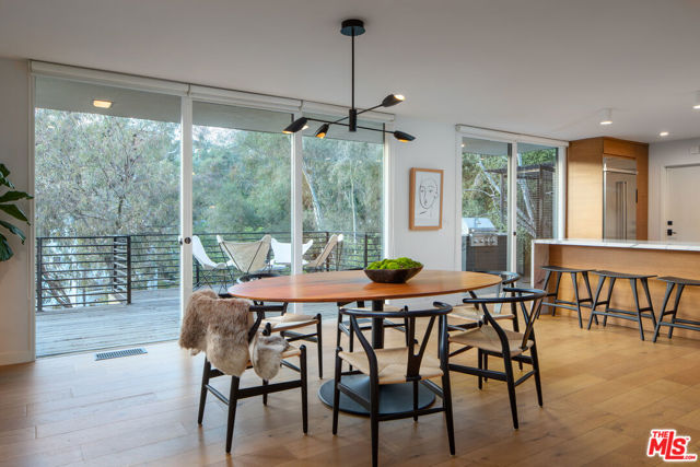 1280 Glen Oaks Boulevard, Pasadena CA: https://media.crmls.org/mediaz/ed259506-1582-42a0-8dcf-f916e9a8af6c.jpg