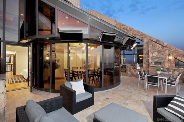 100 Harbor Dr, San Diego CA: https://media.crmls.org/mediaz/ed25a55d-51d0-4129-9f57-dd8719daf681.jpg