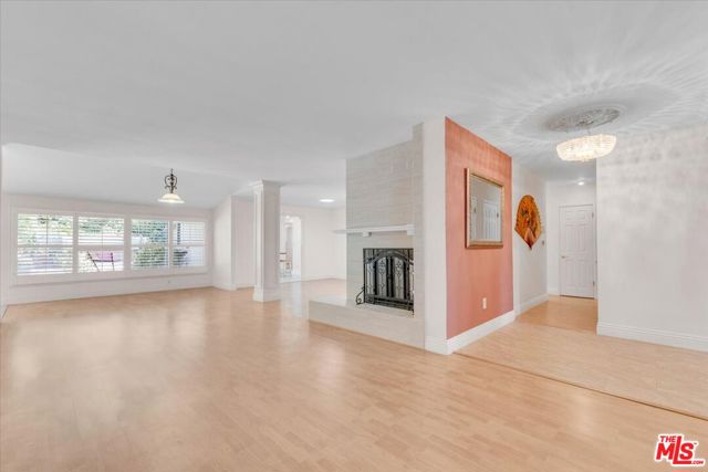 23264 Calvert Street, Woodland Hills CA: https://media.crmls.org/mediaz/ed2626e6-ef92-4bec-bf4d-1cf0a6614c57.jpg