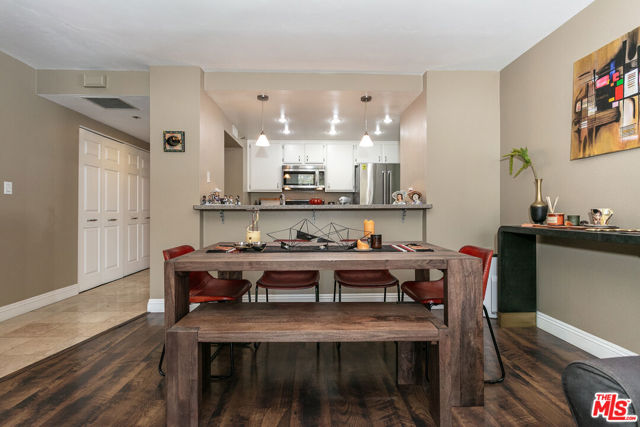 600 W 9th Street, Los Angeles CA: https://media.crmls.org/mediaz/ed26861e-4151-4b3f-a8e8-70bb6460efb5.jpg