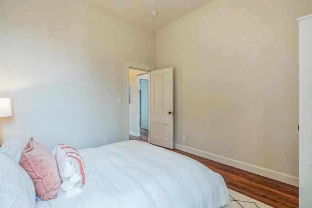 696 29th Street, Oakland CA: https://media.crmls.org/mediaz/ed277850-013d-4b63-b247-9f27d4091384.jpg