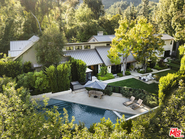 2627 Benedict Canyon Drive